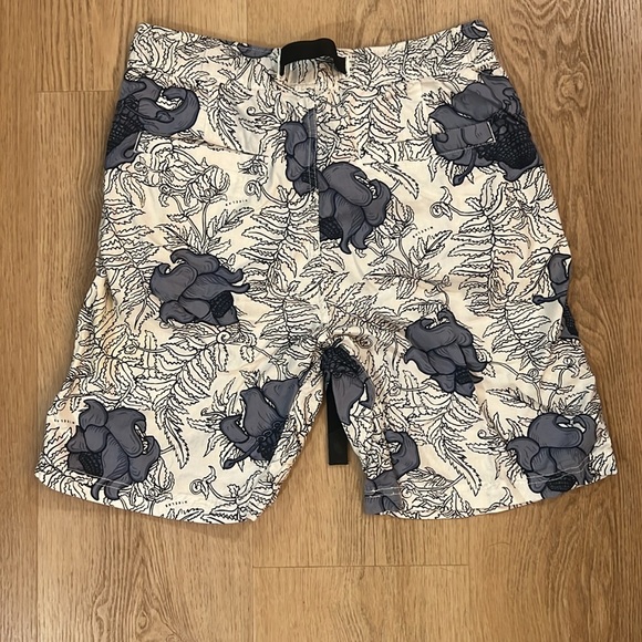 Nike MEN'S Nikelab Floral Collection Short Sleeve Top and matching shorts Size M - Picture 8 of 8